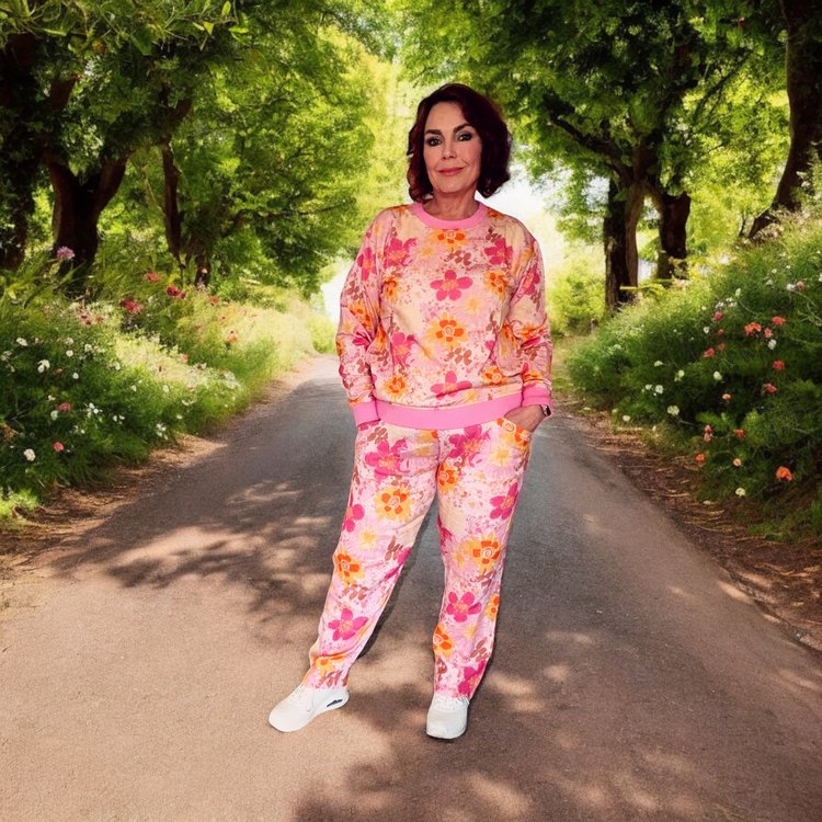 Pullover in Splatters Matters on Blush