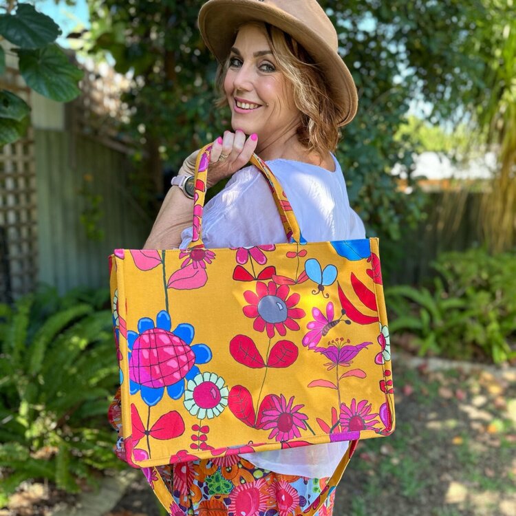 Maggie Handbag in Tweedledee on Caramel
